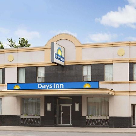 Days Inn By Wyndham Toronto East Beaches Exterior photo