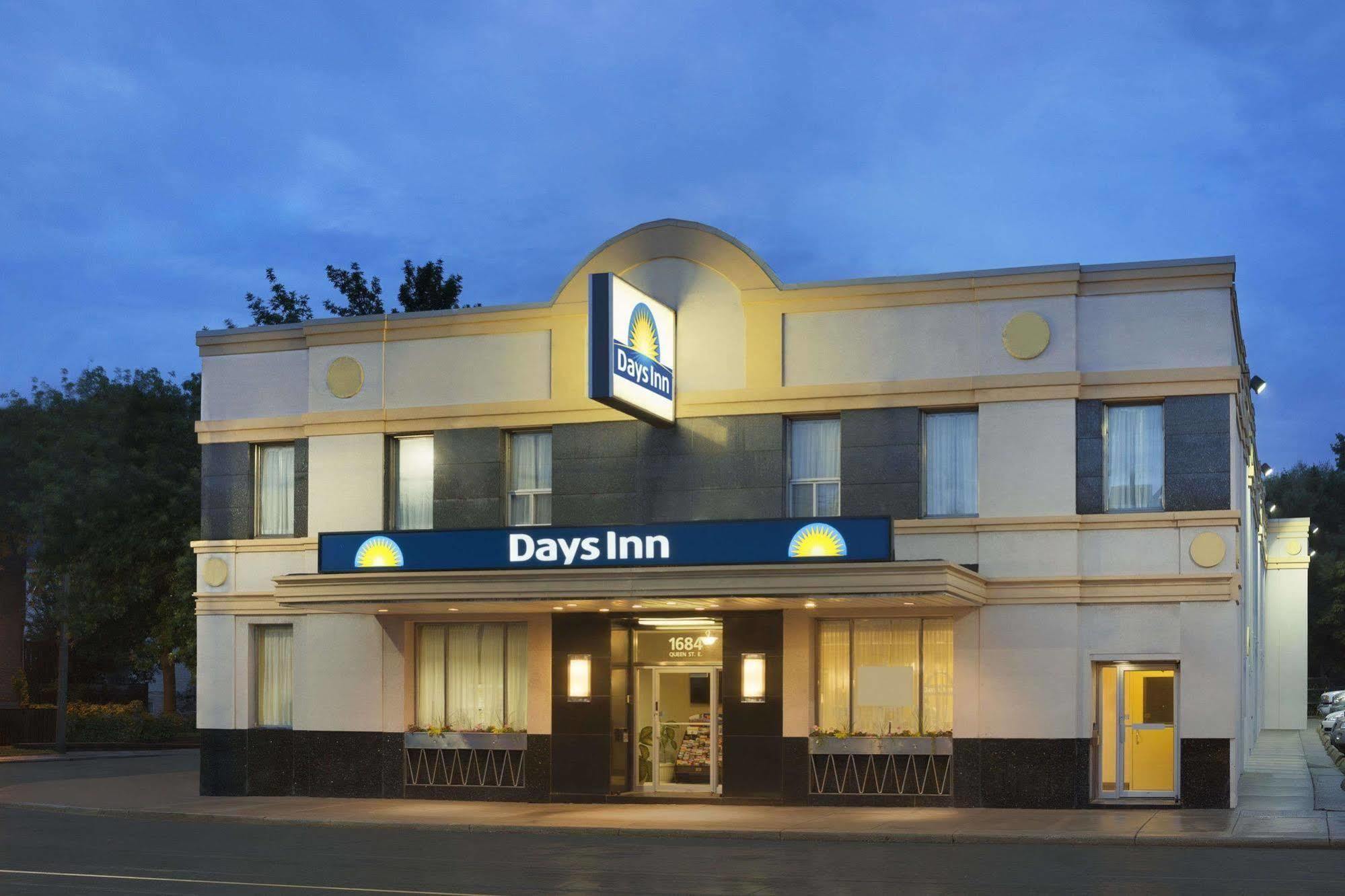 Days Inn By Wyndham Toronto East Beaches Exterior photo