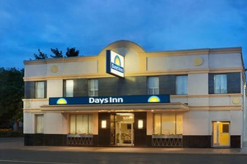 Days Inn By Wyndham Toronto East Beaches Exterior photo