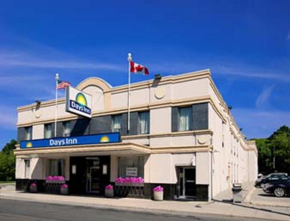 Days Inn By Wyndham Toronto East Beaches Exterior photo