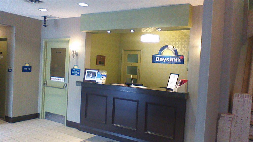 Days Inn By Wyndham Toronto East Beaches Exterior photo